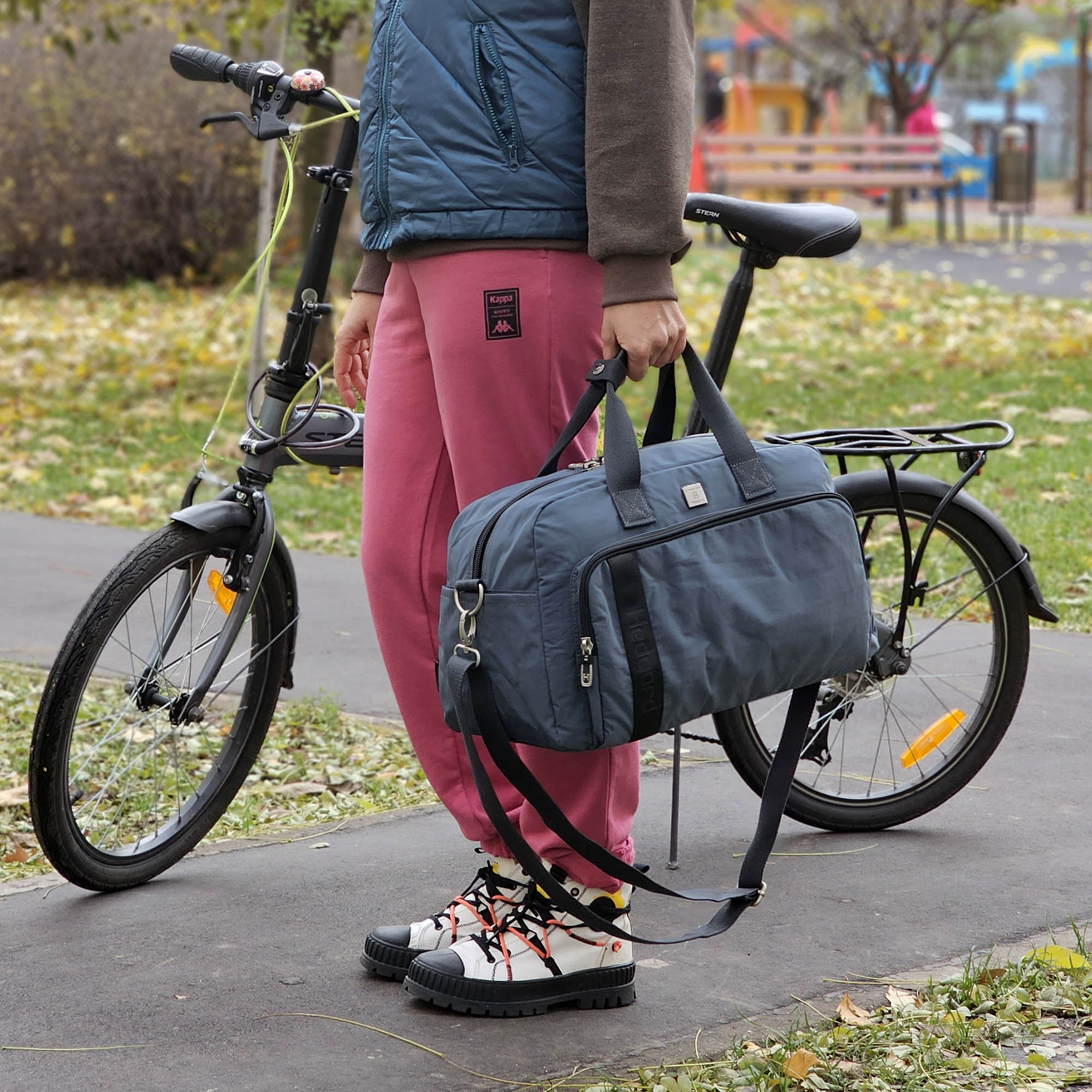 Дорожно-спортивная сумка  Hedgard 4166 Grey