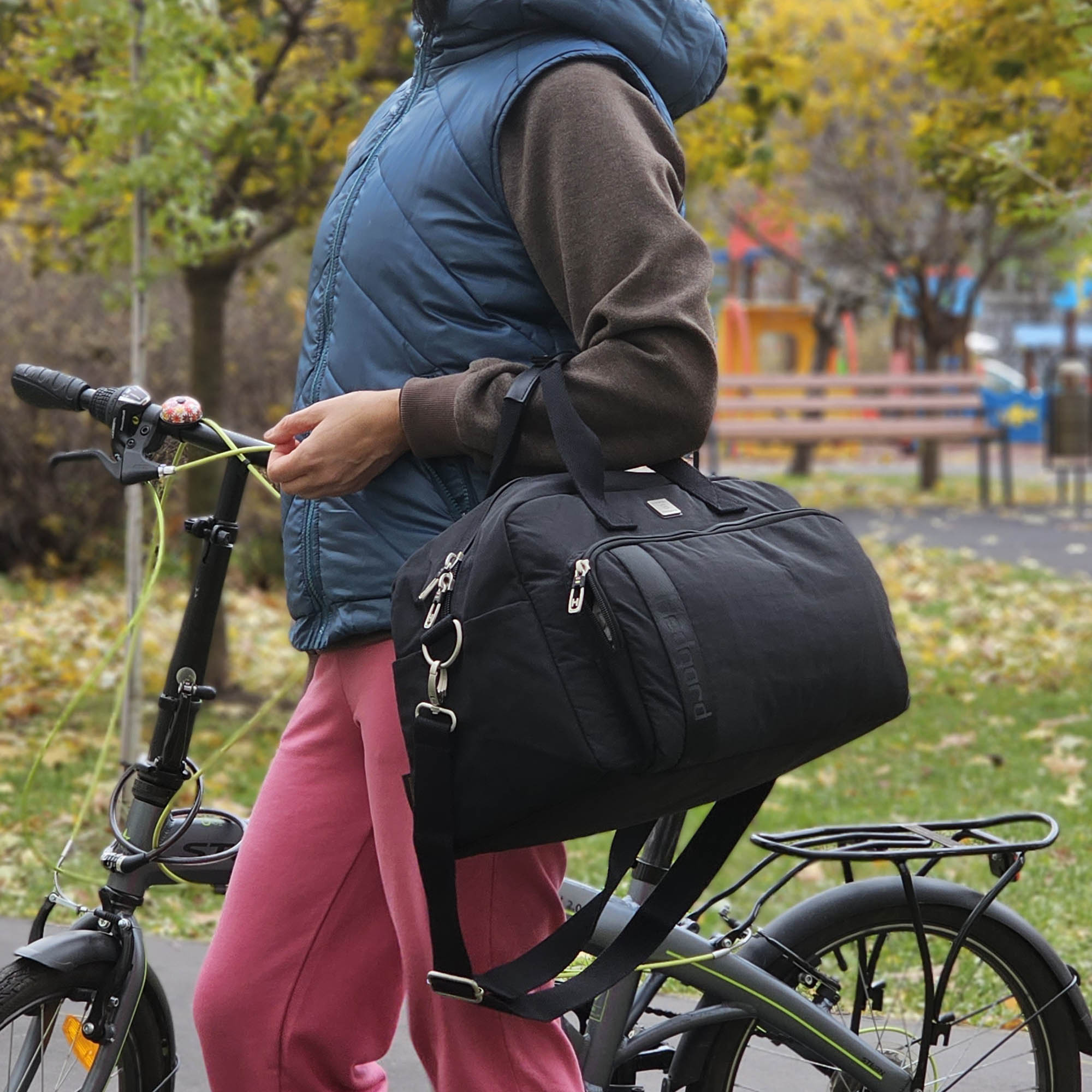 Дорожно-спортивная сумка  Hedgard 4166 Black