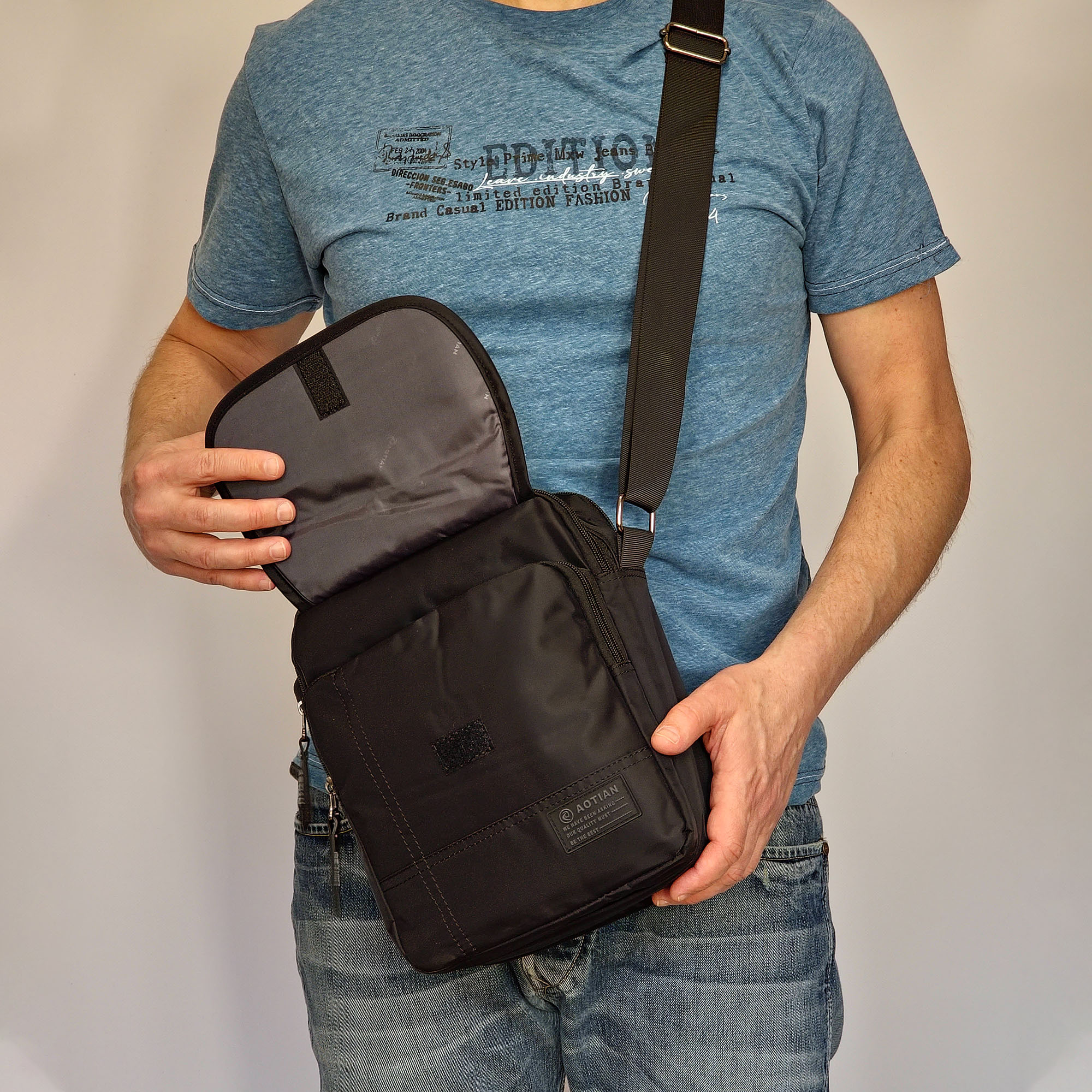 Мужская сумка через плечо AOTIAN 7638 Black