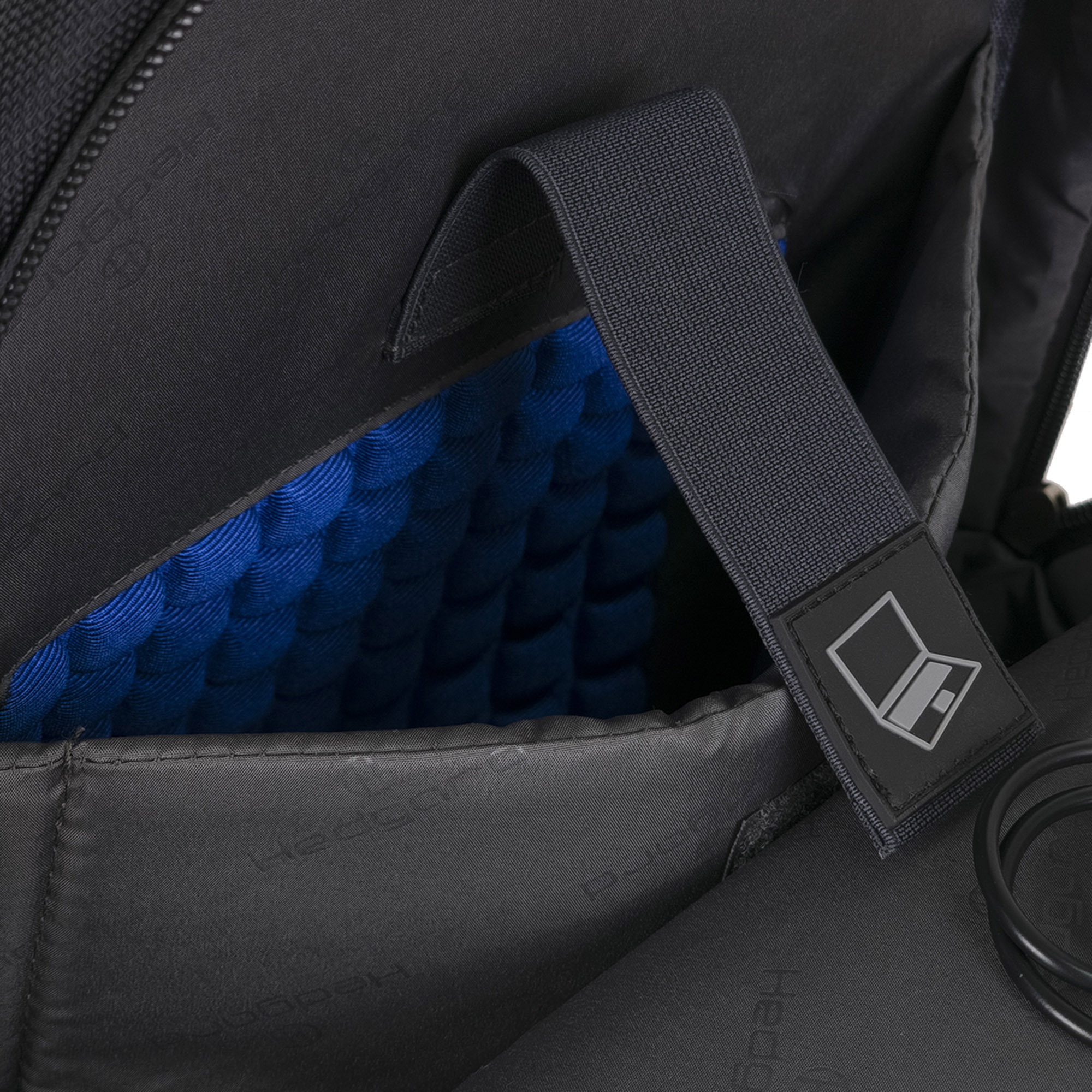 Рюкзак с отделением для ноутбука 15,6", 21 л  Hedgard 0218 Black