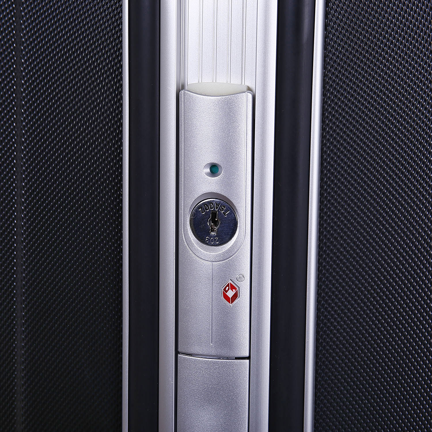 Чемодан-кейс, средний POLAR Р1145-25 Black